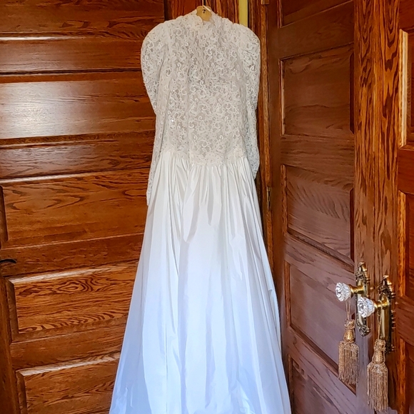 Int. Ladies Garment Workers Union Vtg. Victorian Wedding gown sold as is - Picture 1 of 10